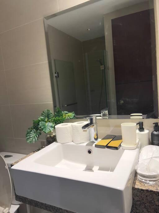 One Uptown Residences Bgc Тагуиг Екстериор снимка