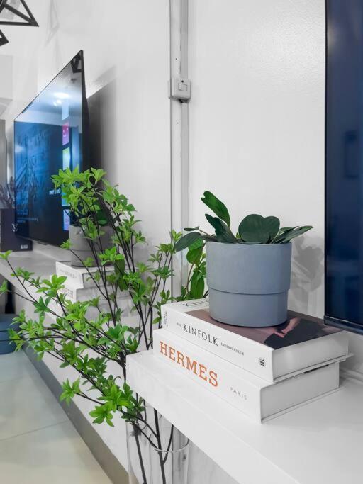 One Uptown Residences Bgc Тагуиг Екстериор снимка