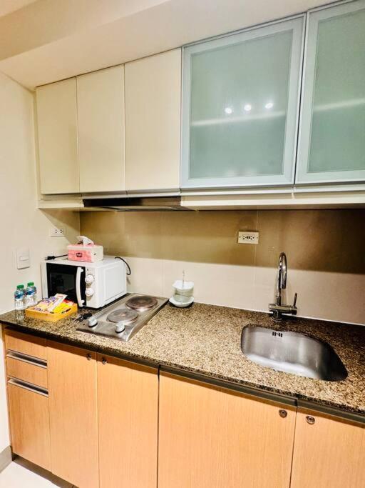 One Uptown Residences Bgc Тагуиг Екстериор снимка