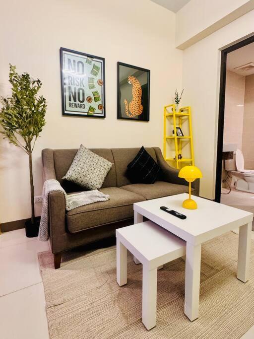 One Uptown Residences Bgc Тагуиг Екстериор снимка