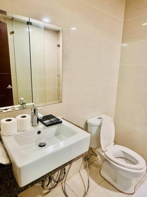 One Uptown Residences Bgc Тагуиг Екстериор снимка