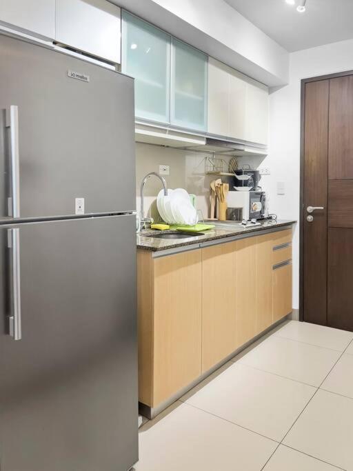 One Uptown Residences Bgc Тагуиг Екстериор снимка