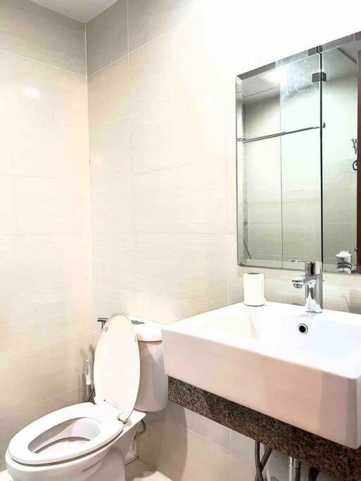 One Uptown Residences Bgc Тагуиг Екстериор снимка