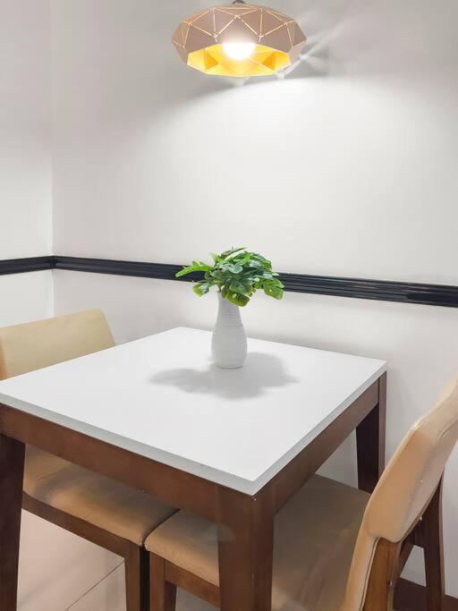 One Uptown Residences Bgc Тагуиг Екстериор снимка