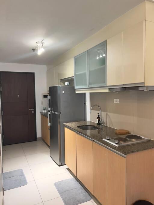 One Uptown Residences Bgc Тагуиг Екстериор снимка