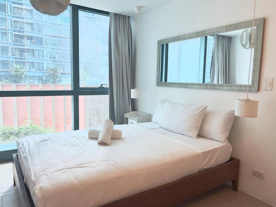 One Uptown Residences Bgc Тагуиг Екстериор снимка