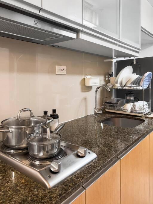 One Uptown Residences Bgc Тагуиг Екстериор снимка